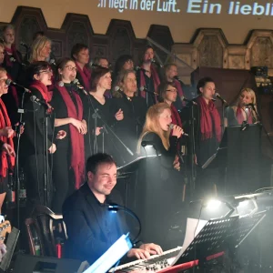 GospelKonzert 2023 viel Freude bei Band und Chor! Foto: Veit Rößler